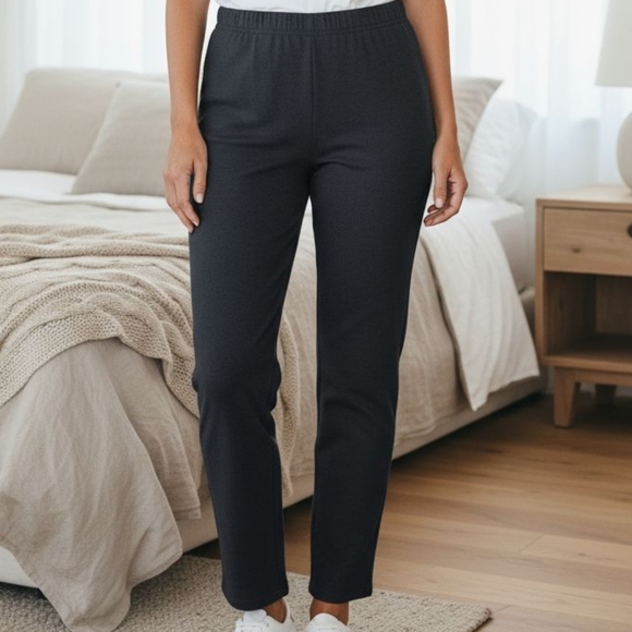 Chico's - NWT, Fabulously Slimming Capri Leggings Cropped, Black, Size 0, - Picture 1 of 8